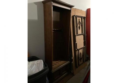 Wooden 6 Gun cabinet, missing door.